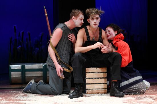 Спектакль "Светит, да не греет" в театре им. М. Н. Ермоловой