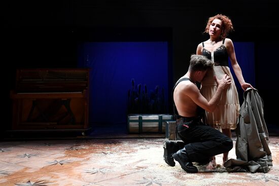 Спектакль "Светит, да не греет" в театре им. М. Н. Ермоловой