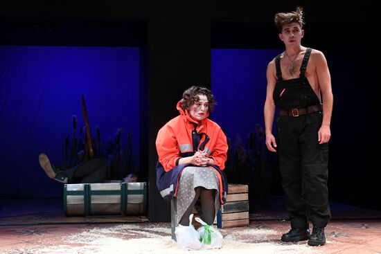 Спектакль "Светит, да не греет" в театре им. М. Н. Ермоловой