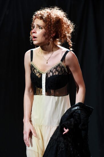 Спектакль "Светит, да не греет" в театре им. М. Н. Ермоловой