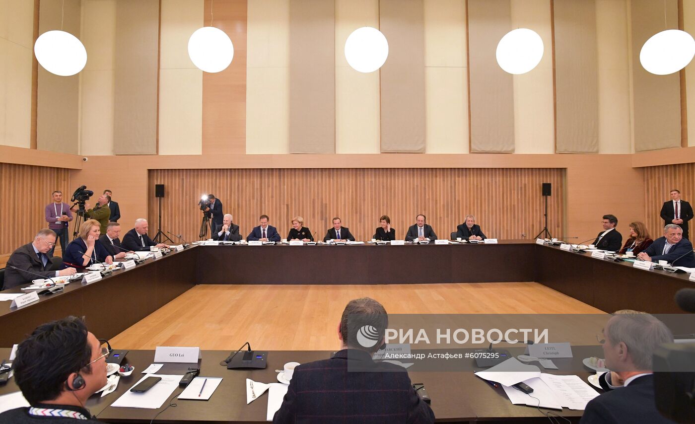 Рабочая поездка премьер-министра РФ Д. Медведева в Санкт-Петербург