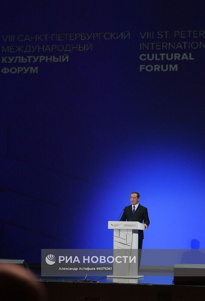 Рабочая поездка премьер-министра РФ Д. Медведева в Санкт-Петербург