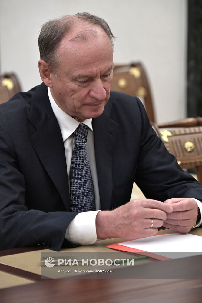 Президент РФ В. Путин провел заседание Совбеза РФ