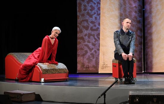 Спектакль "На посадку"