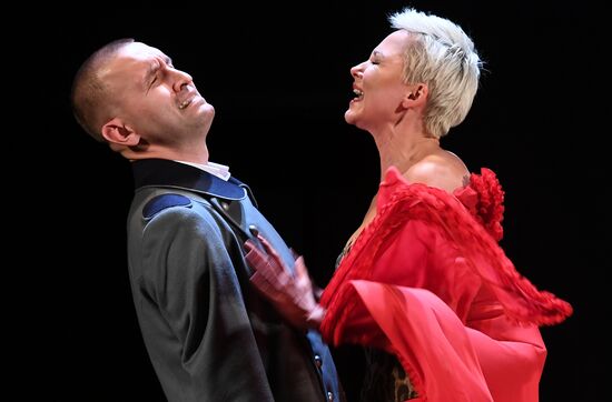 Спектакль "На посадку"