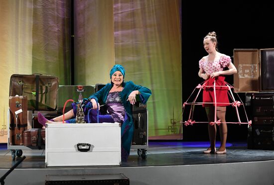 Спектакль "На посадку"