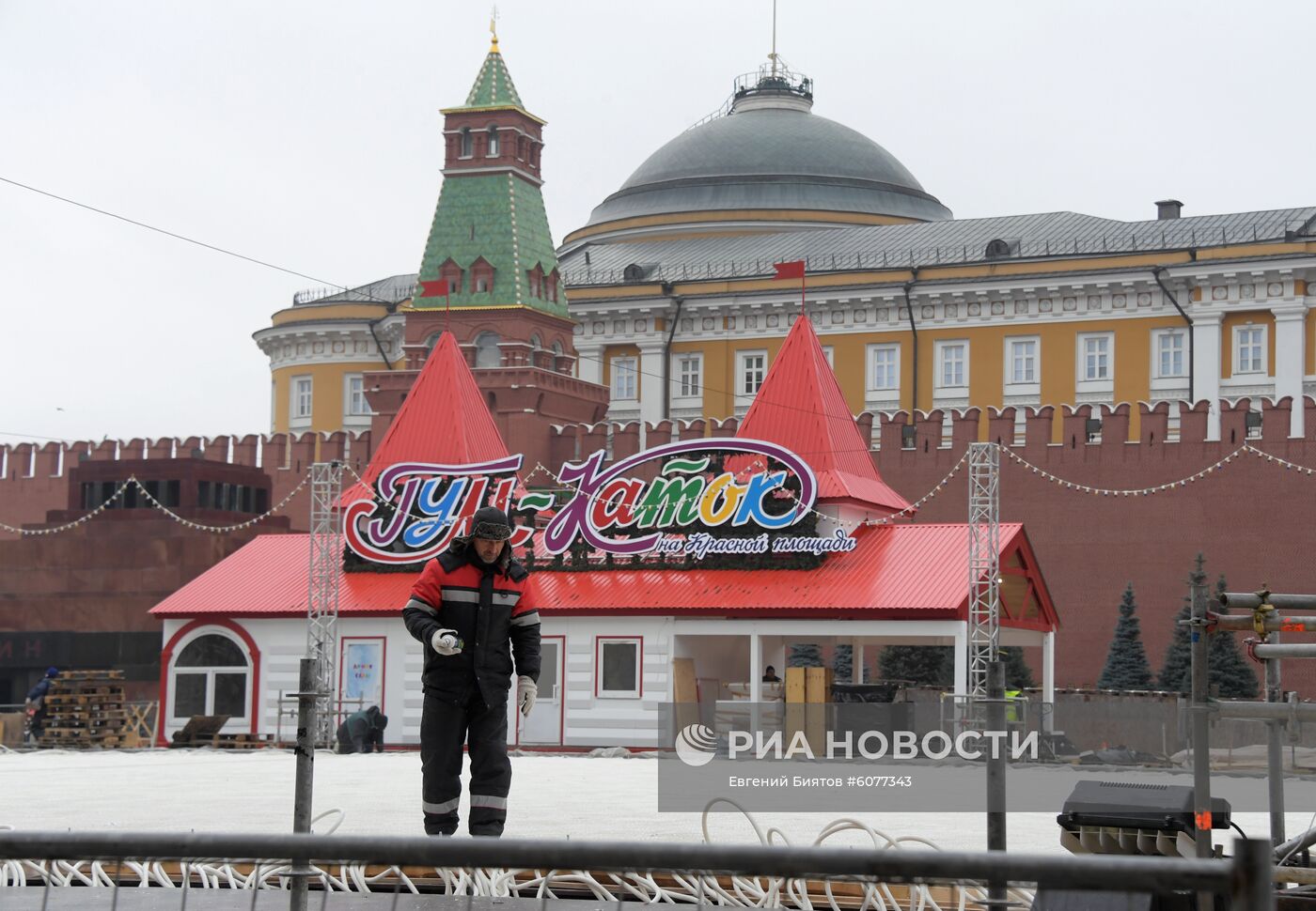 Монтаж ГУМ-катка на Красной площади
