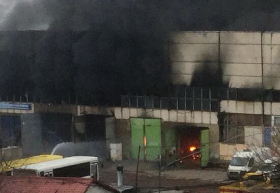 Склад с газовым оборудованием загорелся в Москве