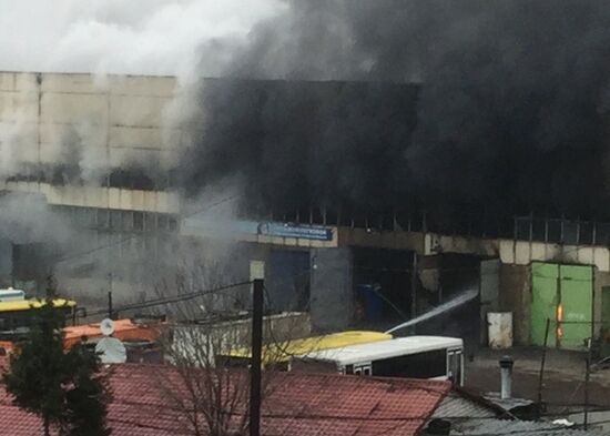 Склад с газовым оборудованием загорелся в Москве