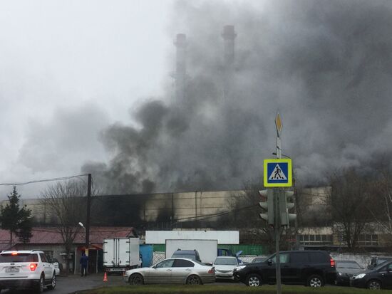 Склад с газовым оборудованием загорелся в Москве