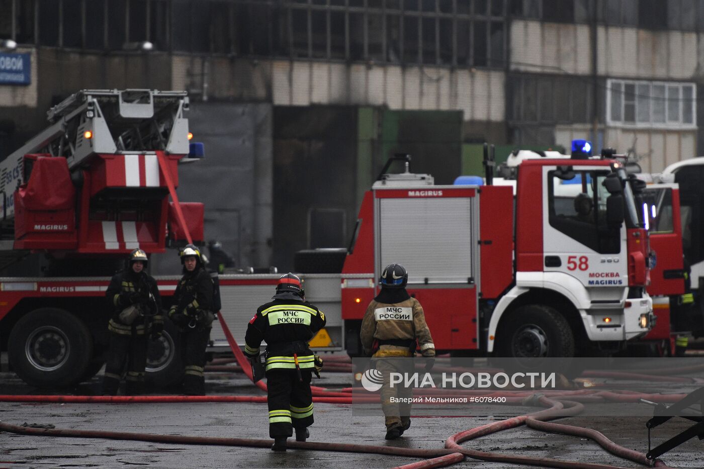 Склад с газовым оборудованием загорелся в Москве