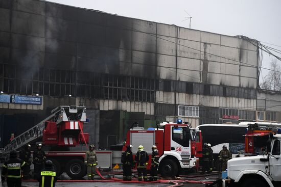 Склад с газовым оборудованием загорелся в Москве