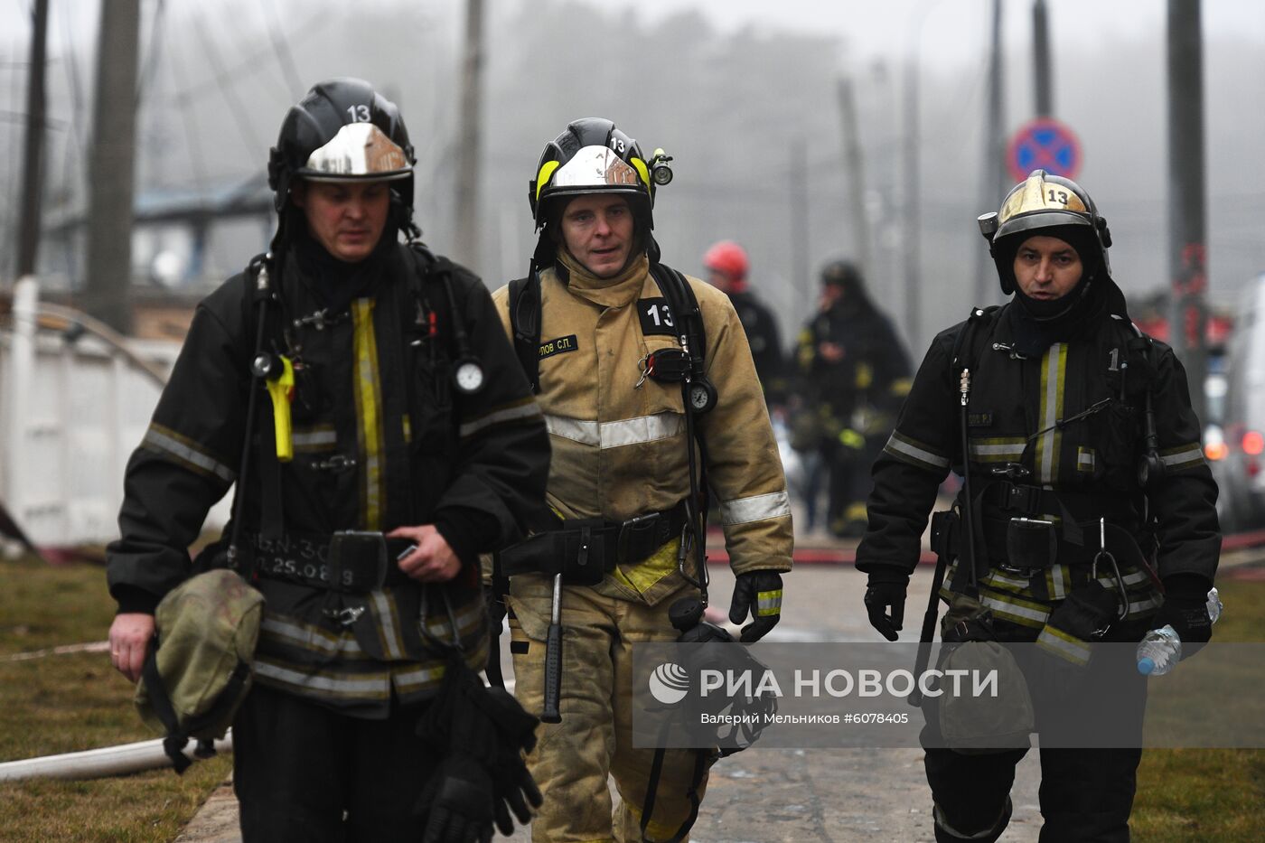 Склад с газовым оборудованием загорелся в Москве