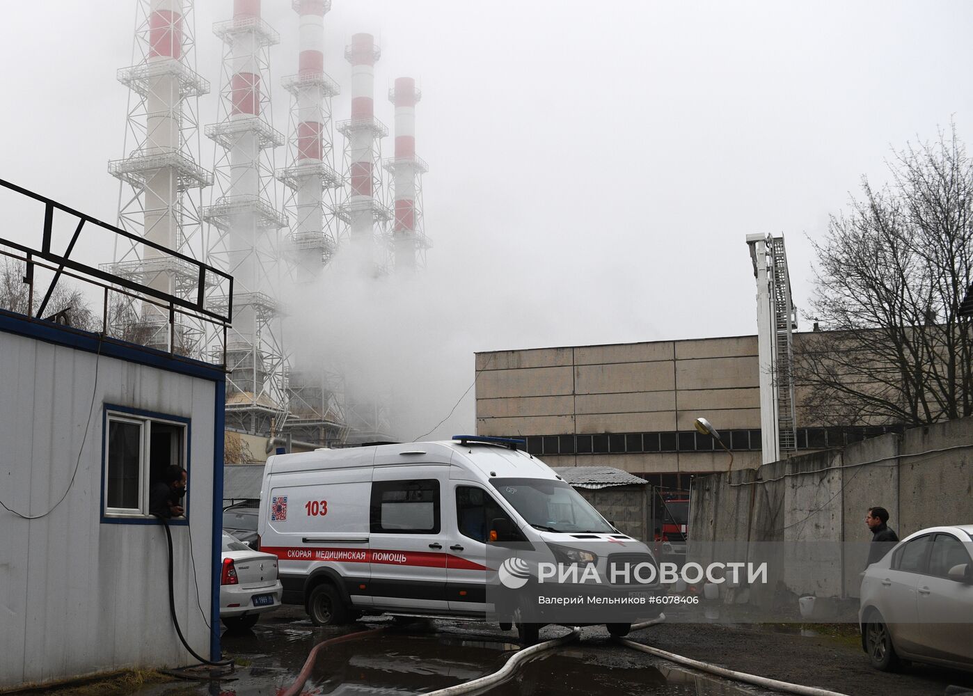 Склад с газовым оборудованием загорелся в Москве