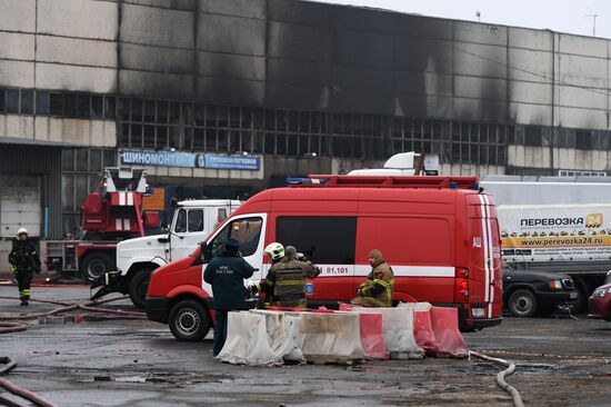 Склад с газовым оборудованием загорелся в Москве