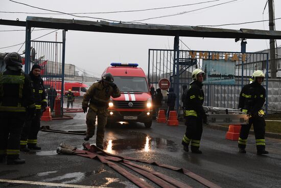 Склад с газовым оборудованием загорелся в Москве