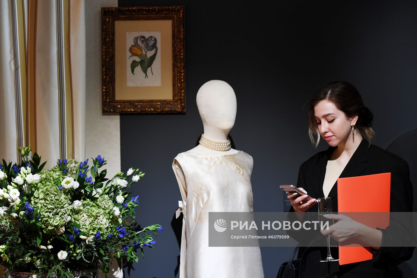 Выставка "Поэт и Леди" в Москве