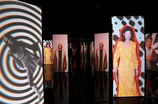 Выставка "Поэт и Леди" в Москве