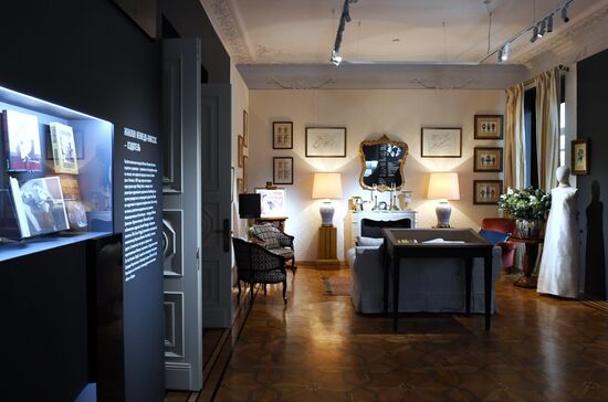 Выставка "Поэт и Леди" в Москве