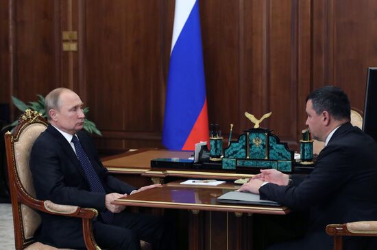 Рабочая встреча президента РФ В. Путина с вице-премьером РФ М. Акимовым