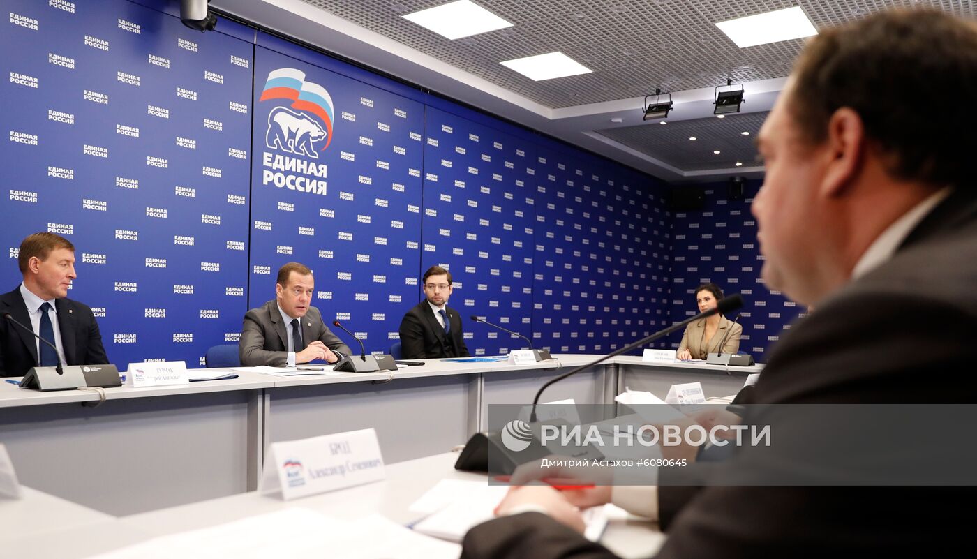 Премьер-министр РФ Д. Медведев встретился с представителями правозащитного сообщества