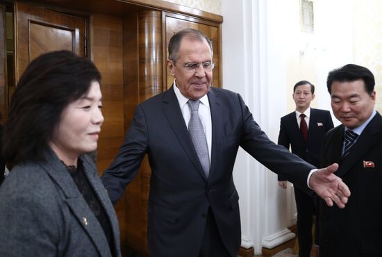 Встреча главы МИД РФ С. Лаврова с первым заместителем главы МИД КНДР Цой Сон Хи