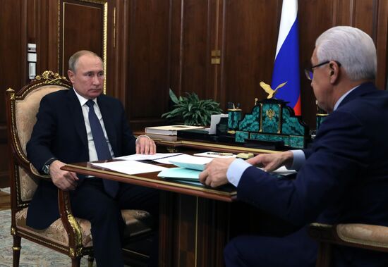 Президент РФ В. Путин встретился с главой Дагестана В. Васильевым