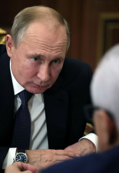 Президент РФ В. Путин встретился с главой Дагестана В. Васильевым