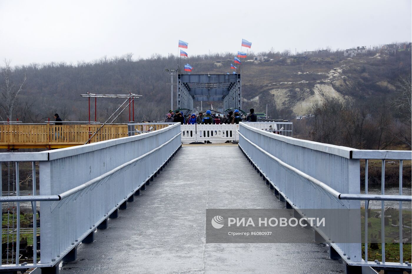 Открытие моста у КПП "Станица Луганская"