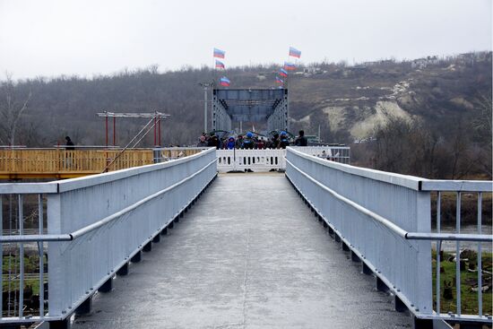 Открытие моста у КПП "Станица Луганская"