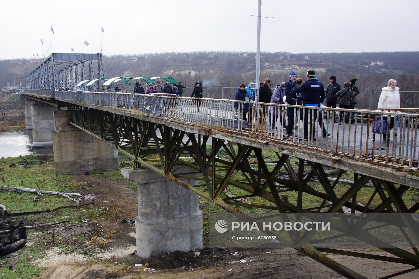 Открытие моста у КПП "Станица Луганская"