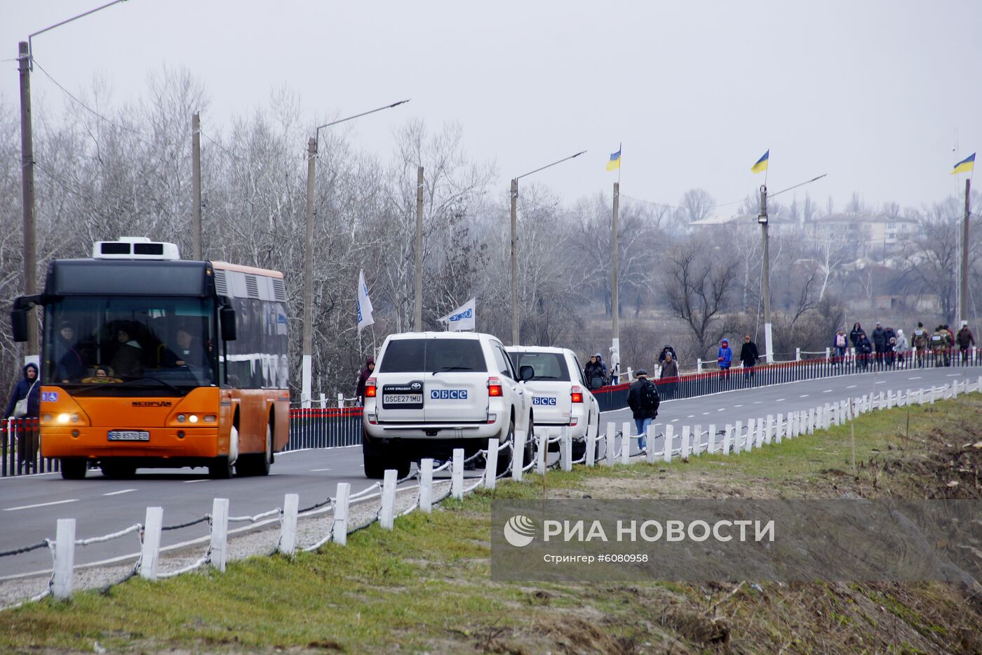 Открытие моста у КПП "Станица Луганская"