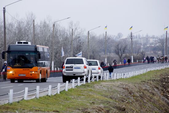 Открытие моста у КПП "Станица Луганская"