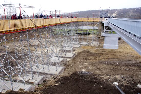 Открытие моста у КПП "Станица Луганская"