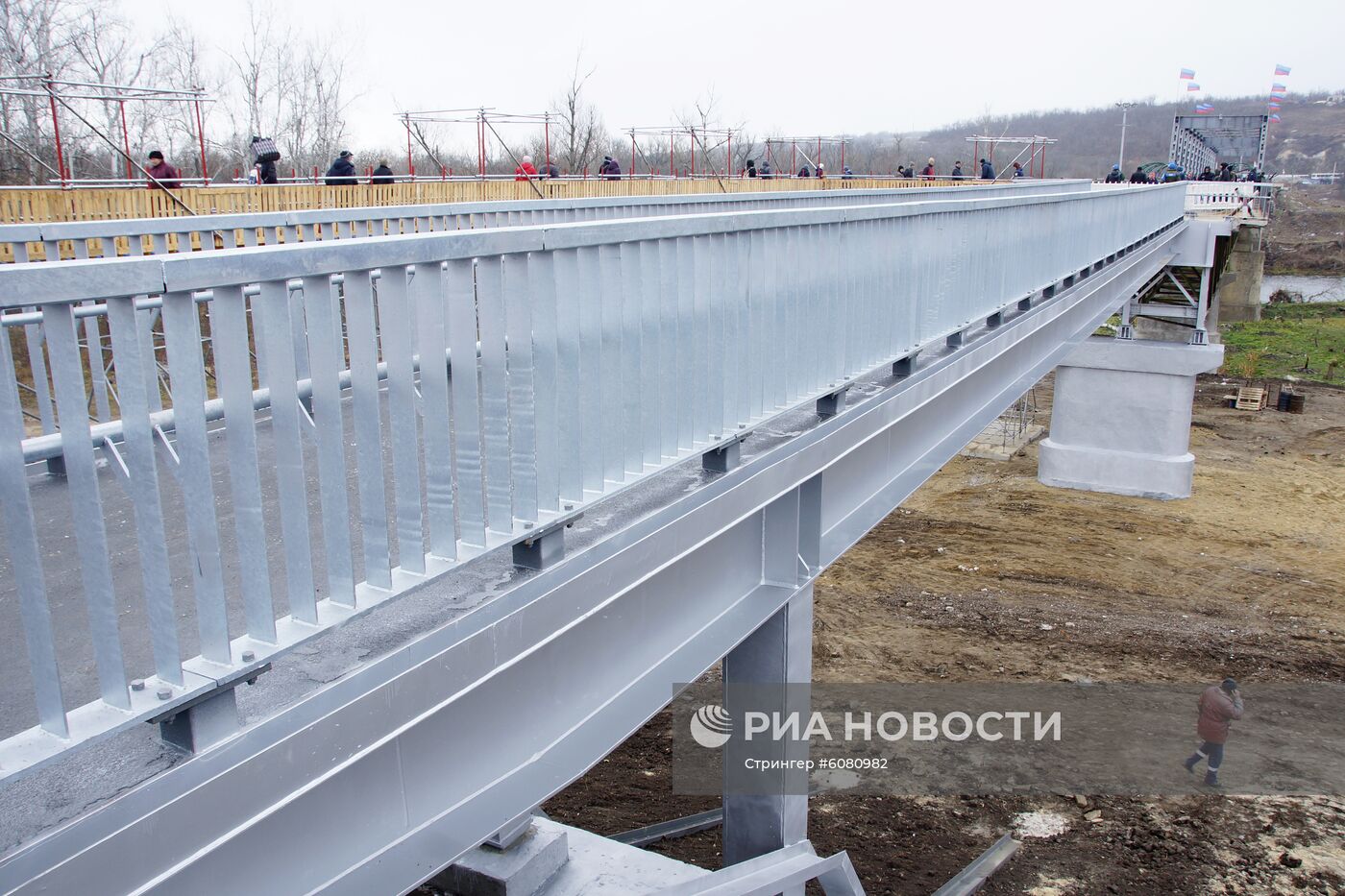 Открытие моста у КПП "Станица Луганская"