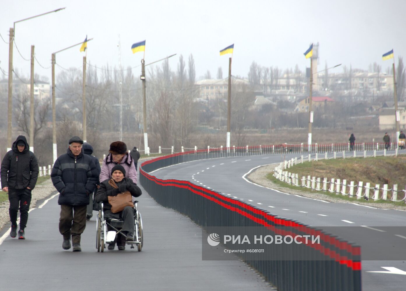 Открытие моста у КПП "Станица Луганская"