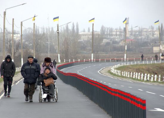 Открытие моста у КПП "Станица Луганская"