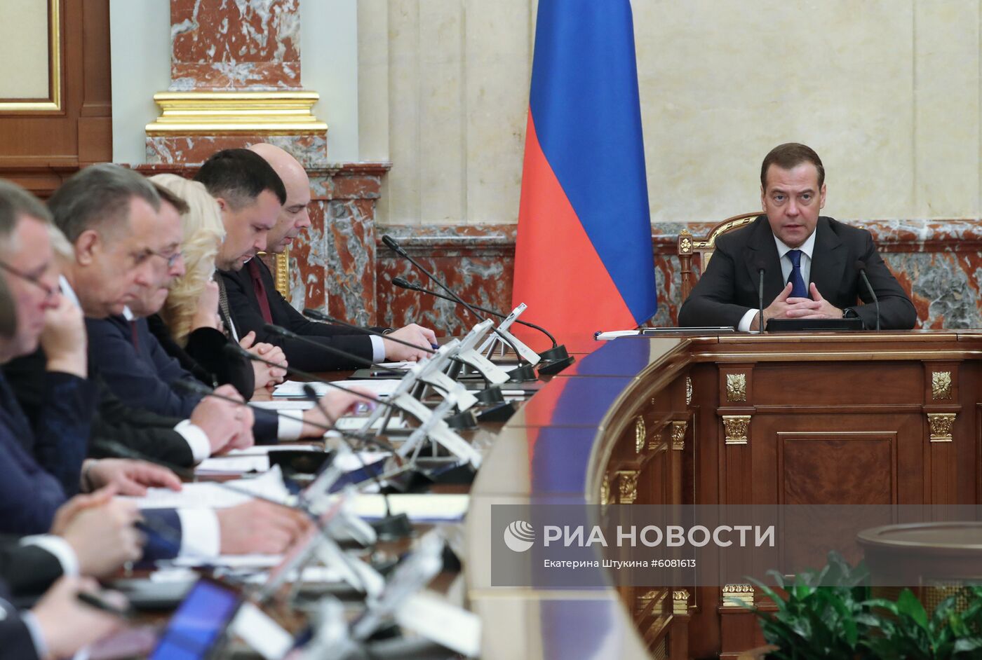 Премьер-министр РФ Д. Медведев провел заседание правительства РФ