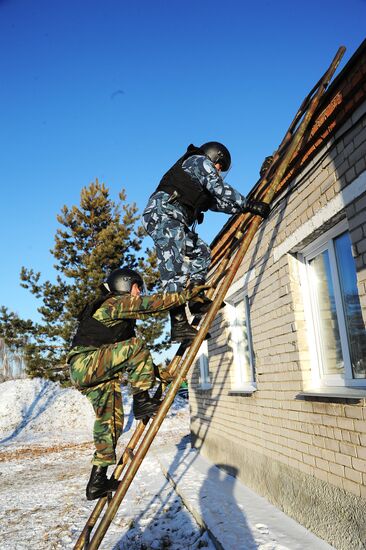 Соревнования сотрудников групп быстрого реагирования в Челябинской области