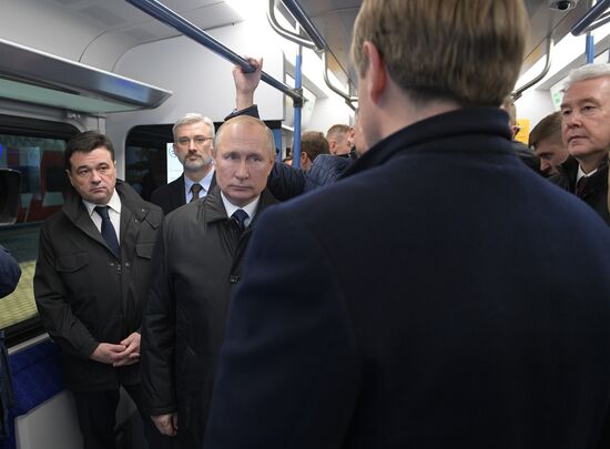 Президент РФ В. Путин принимает участие в церемонии открытия движения по МЦД