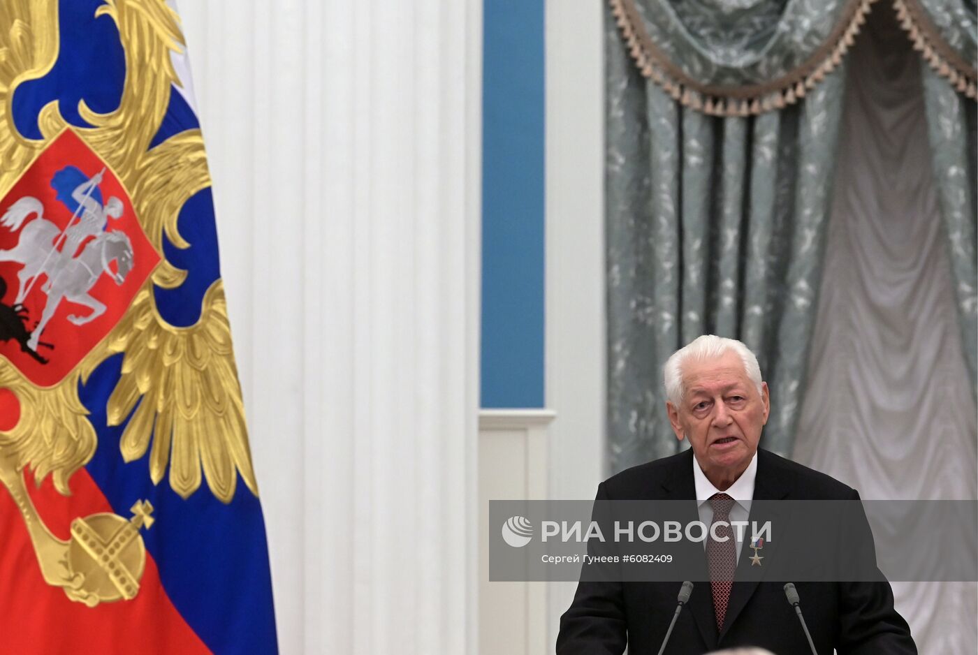 Церемония вручения государственных наград президентом РФ В. Путиным в Кремле