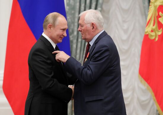 Церемония вручения государственных наград президентом РФ В. Путиным в Кремле
