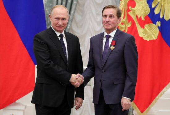 Церемония вручения государственных наград президентом РФ В. Путиным в Кремле