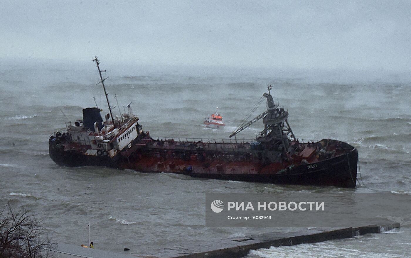 Танкер "Делфи" терпит бедствие в Одесском заливе