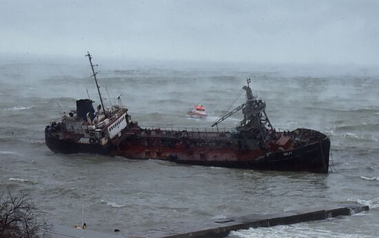 Танкер "Делфи" терпит бедствие в Одесском заливе