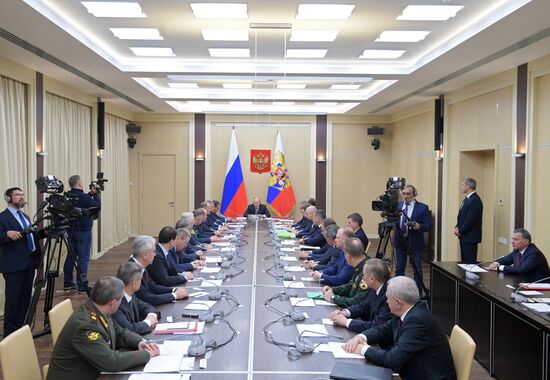 Президент РФ В. Путин провел заседание Совбеза РФ