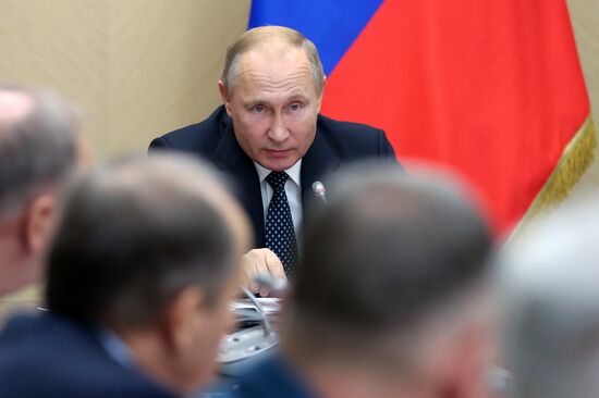 Президент РФ В. Путин провел заседание Совбеза РФ