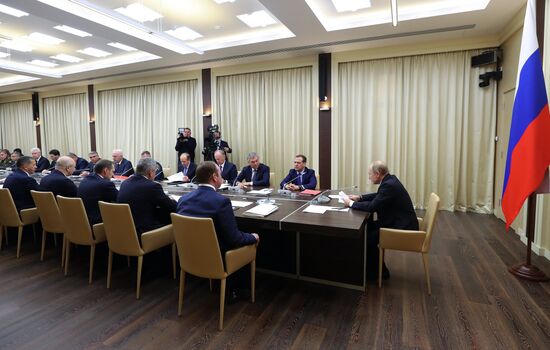 Президент РФ В. Путин провел заседание Совбеза РФ