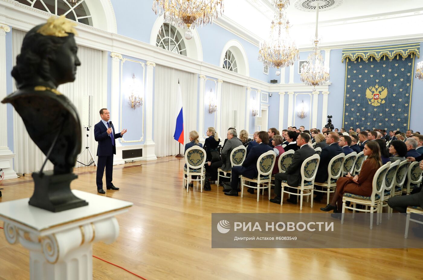 Премьер-министр РФ Д. Медведев встретился с активом местных и первичных отделений партии "Единой России"