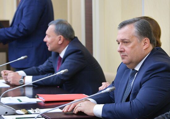 Президент РФ В. Путин провел заседание Совбеза РФ